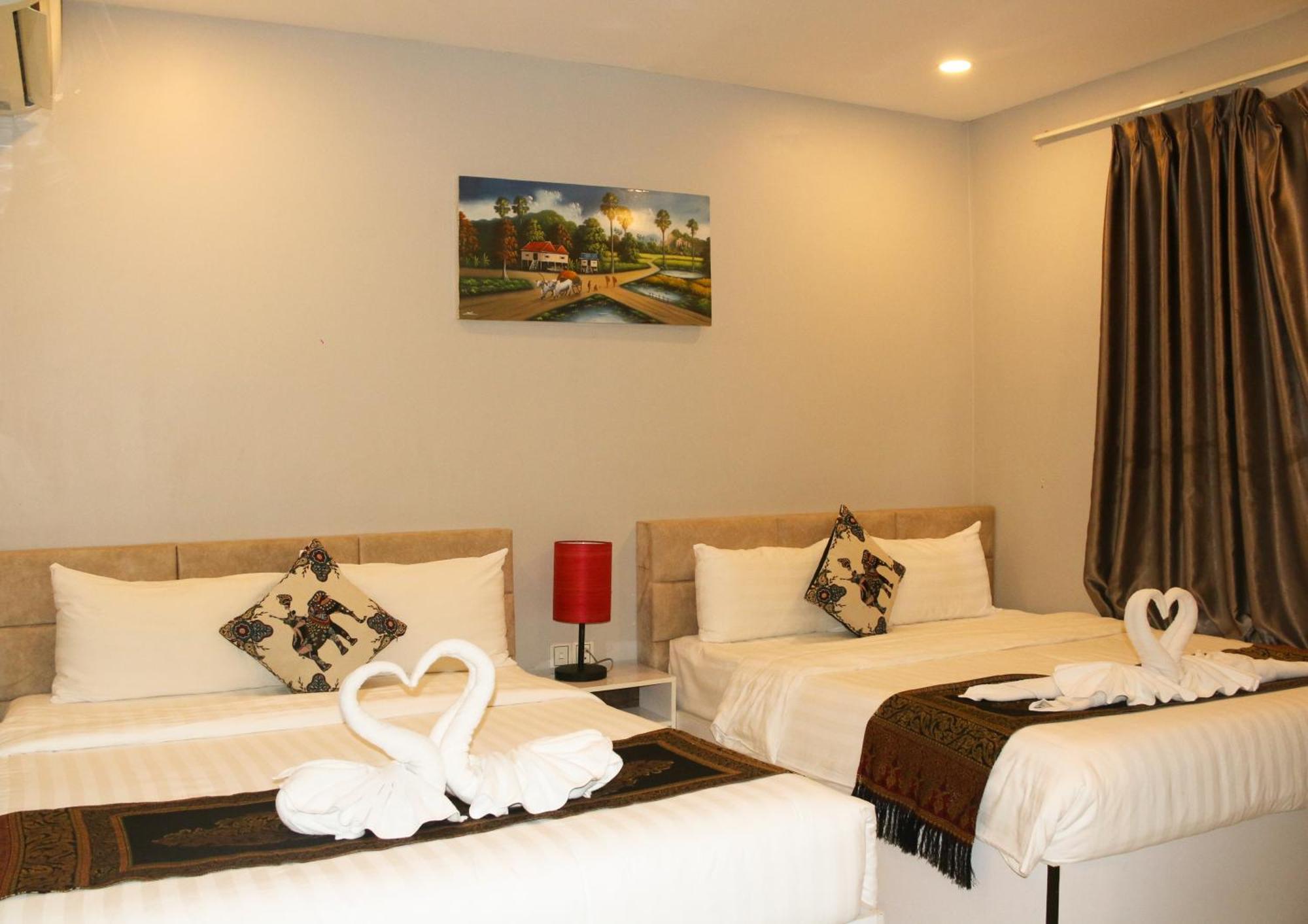 Ostro Hotel Phnom Penh Exterior photo